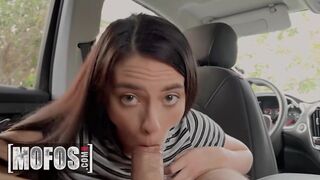 Insolent Uber coureur Gianna Ivy kan haar knappe passagier nauwelijks weerstaan