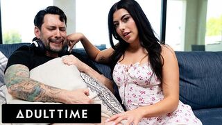 Hot Gal Ritchie hard geneukt met een grote lul