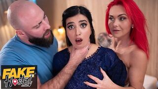 Schaamteloze Pakistaanse meisje wordt seksueel wakker met een trio pervers Brits paar