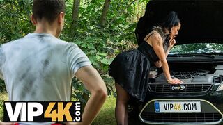 Texas Patti is wild genieten van een enorme lul in het bos