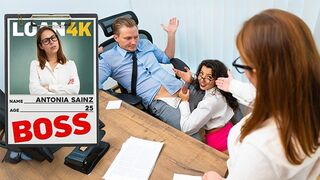 Chief Banki geniet enorm van haar onderdanige verleiding