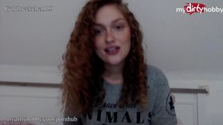 Globe tiener rekt haar strakke kut met dikke kunstmatige lul