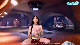 Prinses Leia geniet van het spelen van de grote borst bruine schoonheid spel