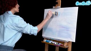 Ryan Keely bob ross cosplay is wild op het moment van het schilderen