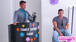 Chanel Camryn neuken blond meisje wint het date spel en haar stiefbroer's lul krijgt volledige orgie