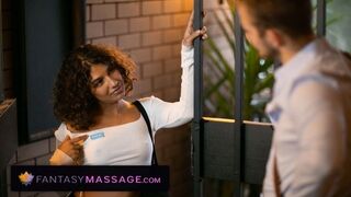 De sexy Australische buurman massages en neukt me