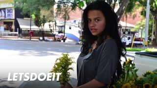 Schattig bruine milf selena knop diep geneukt in Latijns kut
