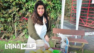 Carmen Lara's hongerige milf poes krijgt diepe neuken tijdens hete opname en neuken