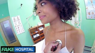 Hot Braziliaanse zwarte college meisje medisch onderzoek in nep ziekenhuis