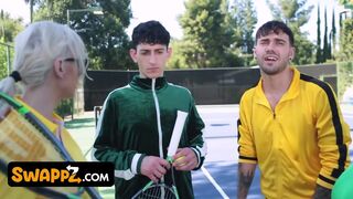 Tenniswedstrijd leidt tot een vier-fuck orgie - Kenzie Taylor en Mona Azar