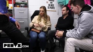 Kenzie Love krijgt haar grote tieten bedekt in Cum in de voorkant van Hubby en Stepson - Pervz