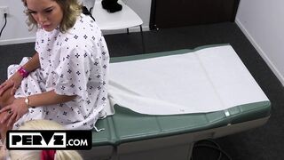 Mimi Monet is een grote verleider bij de dokter