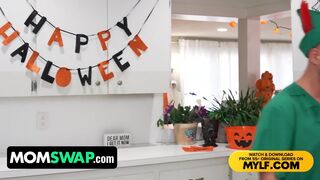 Sydney Paige en Mandy Rhea, twee hete stiefmoeders, Halloween, kies een chique outfit om Berry McKeciner gek te maken