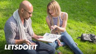 Olivia Devine's grote kont verkloot in het buitenland door een kale kerel met een lul