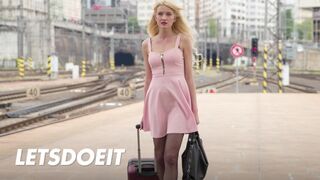 Blond Bree Haze hard neuken in het buitenland met Neeo's reus boom