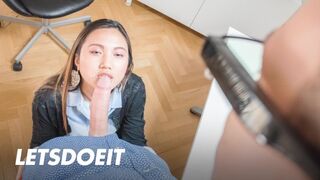 Mei Thaise Aziatische schoonheid in het buitenland na hete neuken geniet gezicht