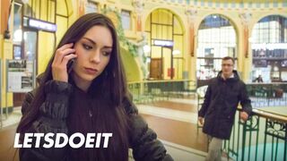 Arwen Gold heeft een strakke geest verlangen naar een buitenlandse haan avontuur