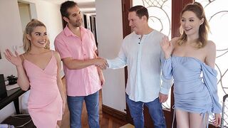 Tiener meisjes uitwisseling kracht: volwassen mannen genieten hete groep neuken