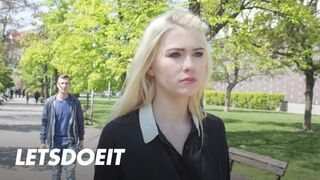 Sexy Poolse blondine Misha Kruis zuigt de buitenlandse dikke boom in het buitenland en rijdt goed