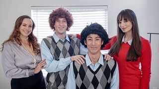 Hot moeder ruilen - mooie grote borsten milfs helpen vrienden maken verwende stiefzoons