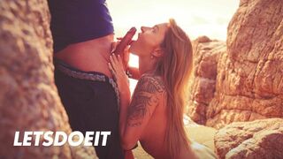 Angel Piaff's perverse masturbatie en hete zuigen op het strand