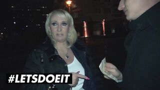 Kitty Wilder's vlezige milf Geslacht op de sex bus