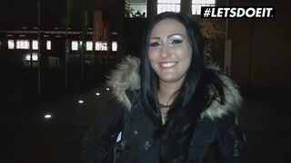 Mira grijs Duits bruine hoer neuken een vreemde voor geld op een bus