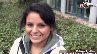 Hij verleidt een Duitse tiener maagd op de eerste casting