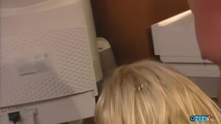 Tarwe vol sperma - wilde seks met een blonde tiener