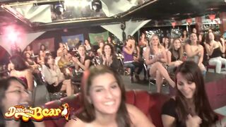 Dansende beren - strippers en hete vrouwen genieten van het zuigen van grote lullen