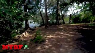 Mijn vriendin Jessie Saint is in het bos en slikt Sean Lawless's staart diep