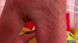 Geit blond tiener meisje zuigen haar eigen kut in net kousen