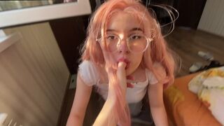 Schattig tiener zuigt zijn pik - beste pijpbeurt show
