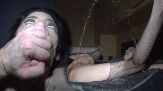 EXTREME SQUIRT - Ze orgasme zo hard, ze bijna Hit The Plafond! '