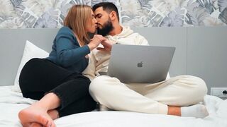 Perfecte tiener verleidt de maagdelijke jongen op een eerste date - ze heeft de geest
