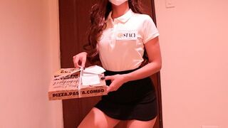 De piñay pizza meisje wordt geneukt door de koper