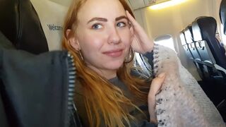Air adventure: zuigen en neuken tiener blond op een vliegtuig