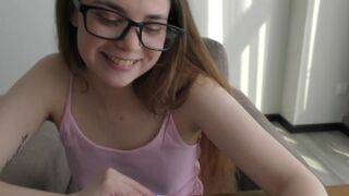 Stoute tiener boekworm leert anatomie op een echte grote lul! 18 jaar oud