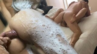 Ontbijt douche zit vast in hete neuken met de vreugde
