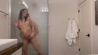 Hete glazen douche op vakantie: wilde tiener paar met stomende Geslacht