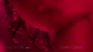 Lana Cohen zuigt en neukt haar in de douche, ze spuiten op haar gezicht