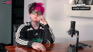 Tiener amateur poesje neuken in de roze studio