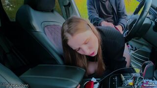 Car hoer zuigt en krijgt geneukt na gepakt te worden in een openbaar slaan - pov