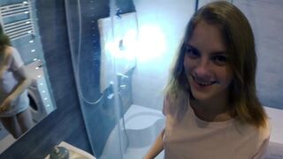 Snel neuken met mijn stiefzus - Ik hoop dat onze ouders niet horen