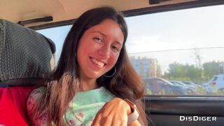 Hij nam een Russische student mee naar de stad in een auto en neukte hem in het wild