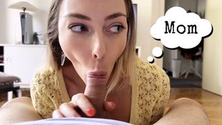 Mam kwam thuis en betrapte me bijna in de keuken