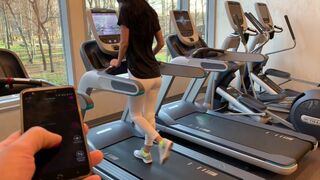 Openbare masturbatie in de kamer met kunstmatige haan tijdens fitness Deel 3