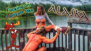 Wild neuken in een string bij een prive-meer in Alaska