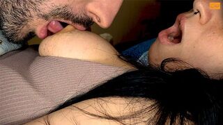 Hard schudden orgasme tepel spellen