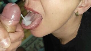 Amateur volwassen milf duwt zijn mond en gezicht met ruwe klap